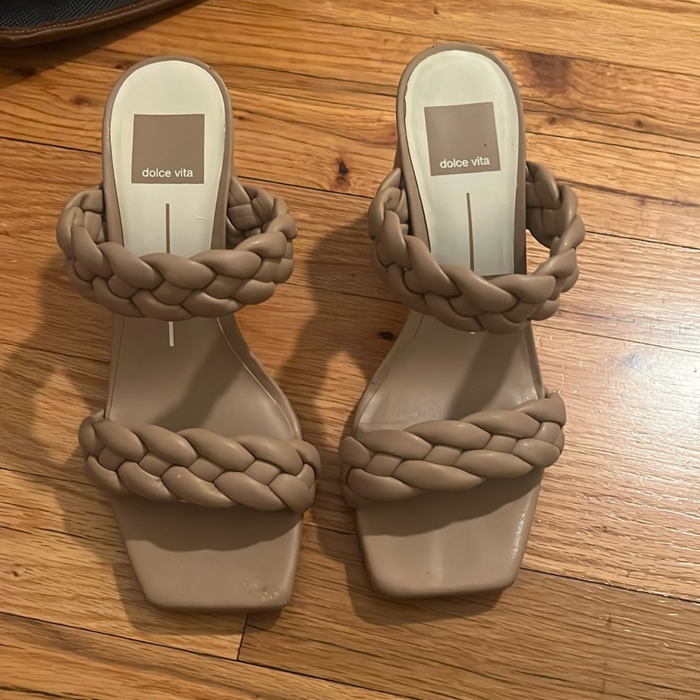 Like new dolce vita paily heels Stella